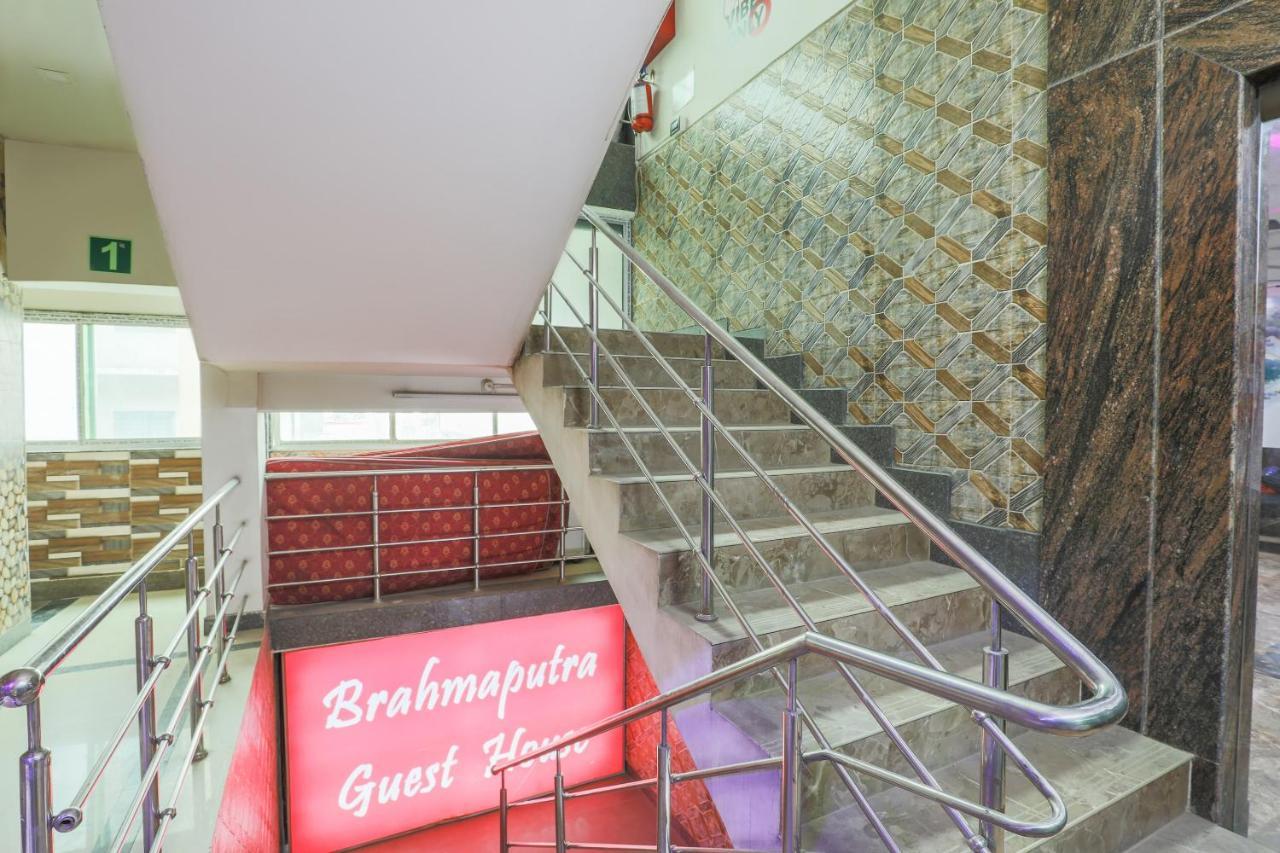 Oyo 14472 Brahmaputra Guest House กูวาฮาติ ภายนอก รูปภาพ
