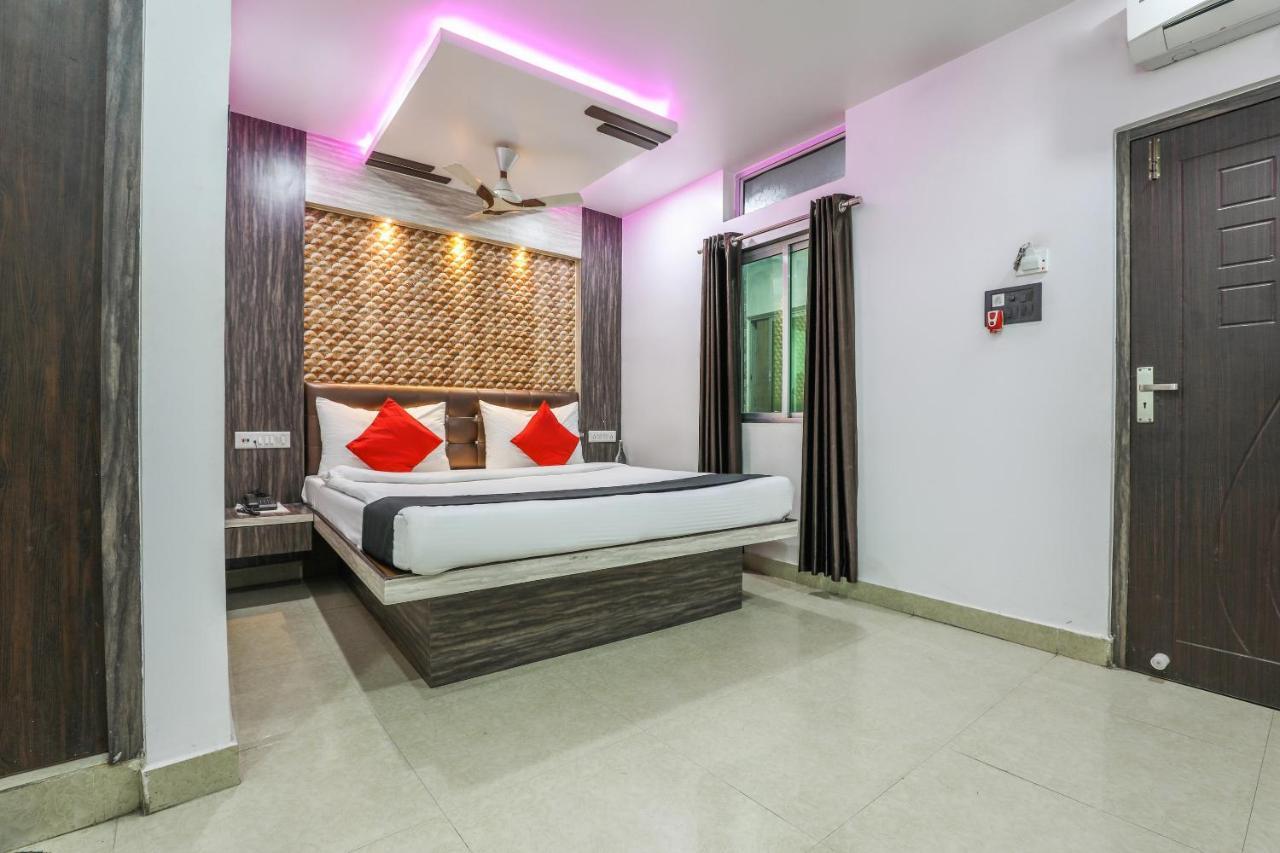 Oyo 14472 Brahmaputra Guest House กูวาฮาติ ภายนอก รูปภาพ