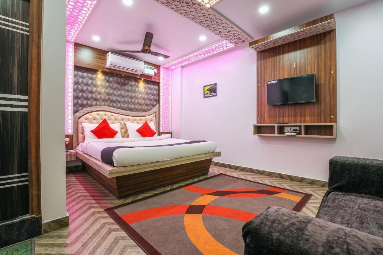 Oyo 14472 Brahmaputra Guest House กูวาฮาติ ภายนอก รูปภาพ