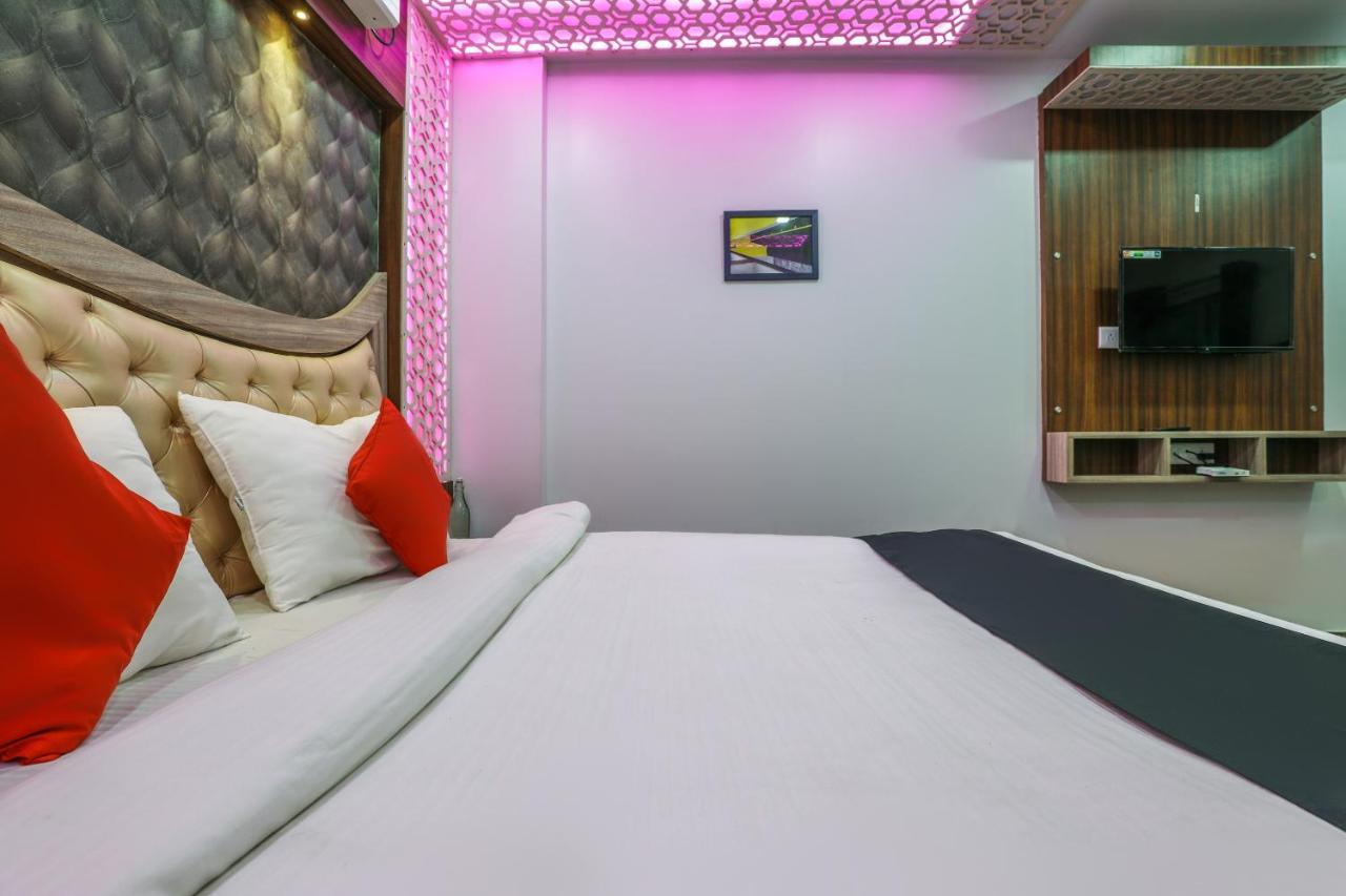 Oyo 14472 Brahmaputra Guest House กูวาฮาติ ภายนอก รูปภาพ