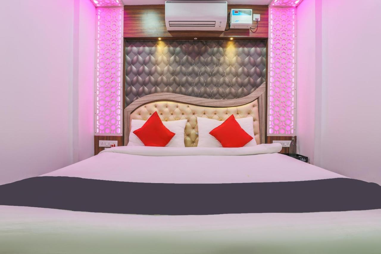 Oyo 14472 Brahmaputra Guest House กูวาฮาติ ภายนอก รูปภาพ